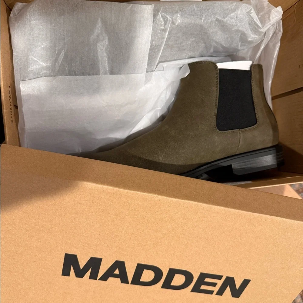 Madden Men's Maxxin Chelsea boot in olive